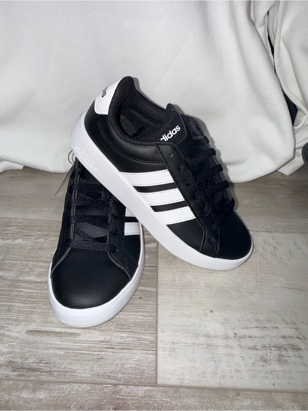 Adidas Grand Court 3.0 Kids 3.5 Black White Sneakers NWT